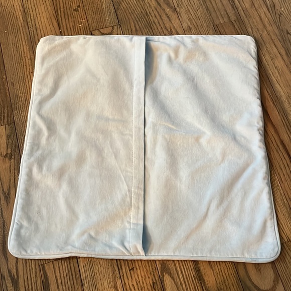 Pottery Barn Kids Peter rabbit embroidered pillow case like new - Picture 3 of 9